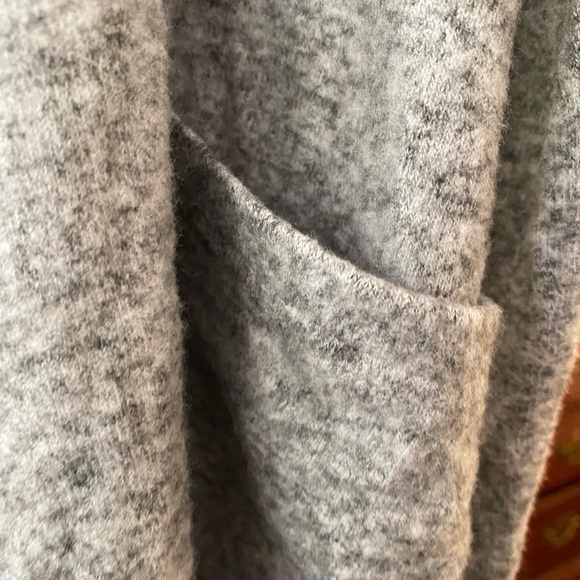 Gorgeous NWT LA CERA sweater. Gray Heather. Size XS.  So soft , and stylish❤️ - Picture 5 of 6